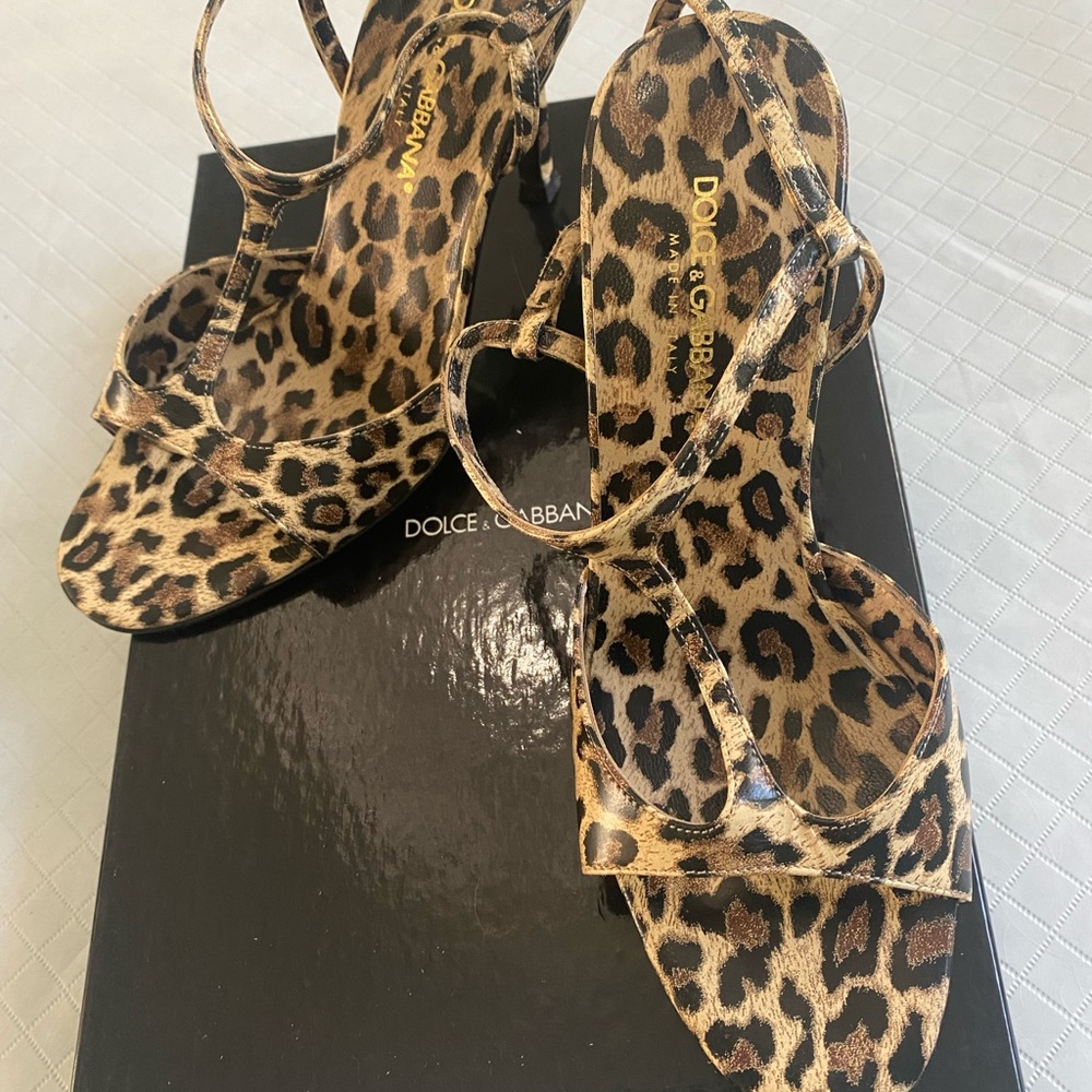 Dolce & Gabana leopard pattern sandals size 35.5. Great condition.